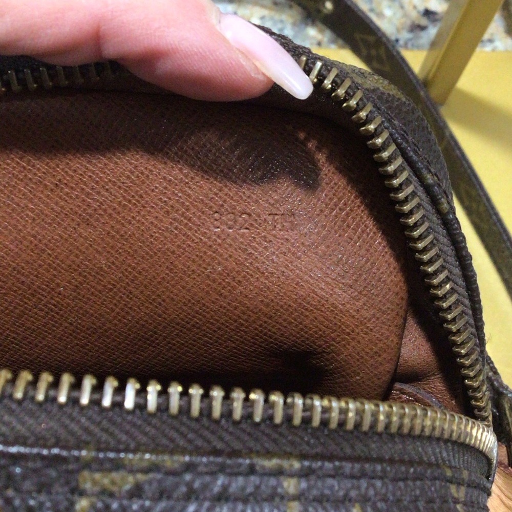 Louis Vuitton Vintage Amazon Monogram Crossbody Bag - Picture 12 of 15
